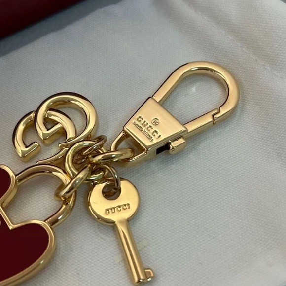 Gucci Red and Gold Heart Lock and Key Bag Charm with box included - Picture 4 of 6